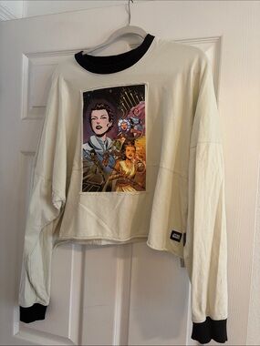 Star Wars Cream Disney Cropped Long Sleeve with Black Trim and Comic Panel